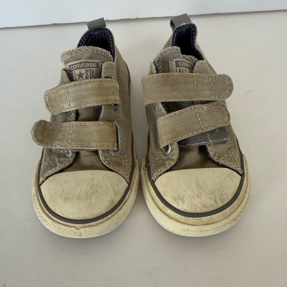 Converse Kids Gray Velcro Low Top Sneakers - Size 7